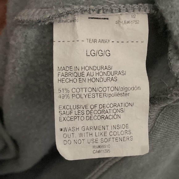 Large soft Under Armour Heat Gear hoodie. - Picture 5 of 7